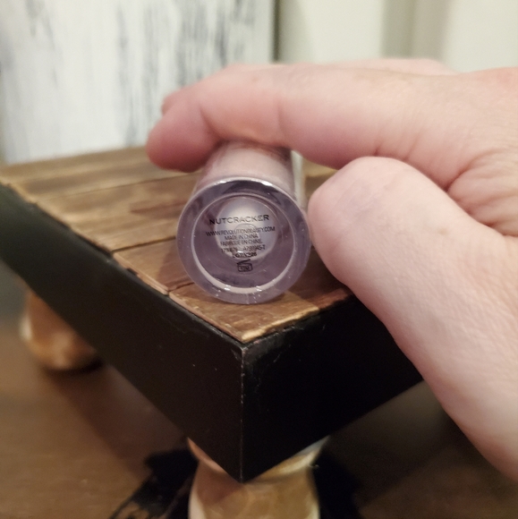 Revolution x Elf ™ "Nutcracker" Clear High Shine Lip Gloss - Picture 8 of 8